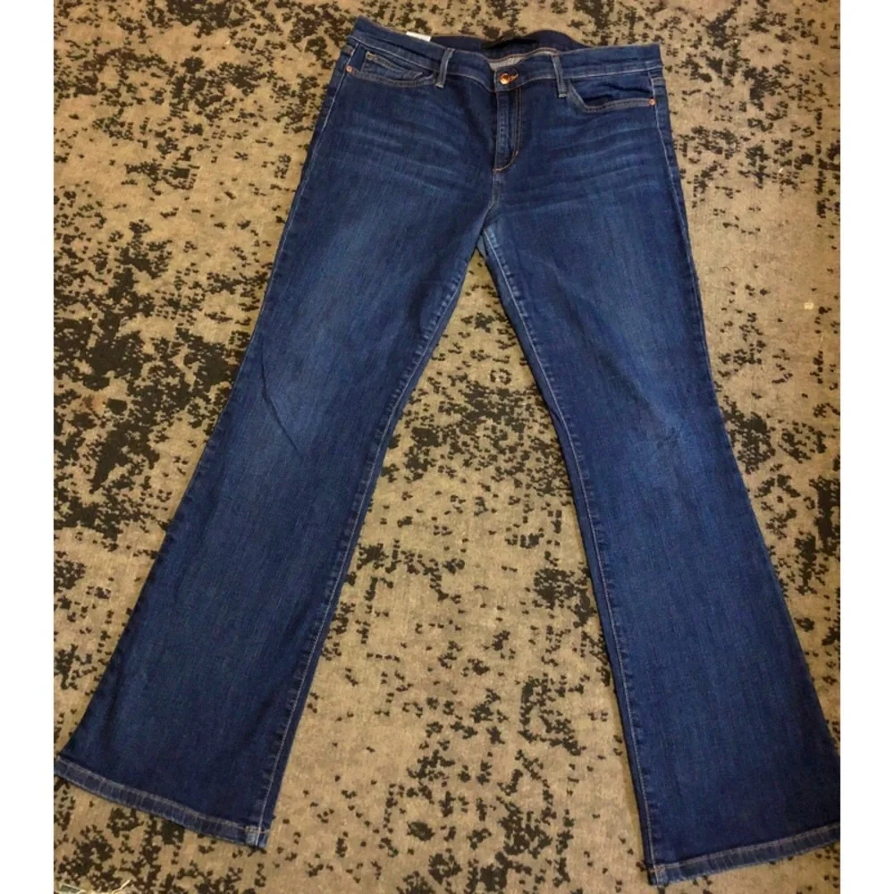 Petite Bootcut Jeans In Blair Wash